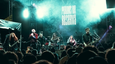 Disparando Fuego - Perros de Reserva