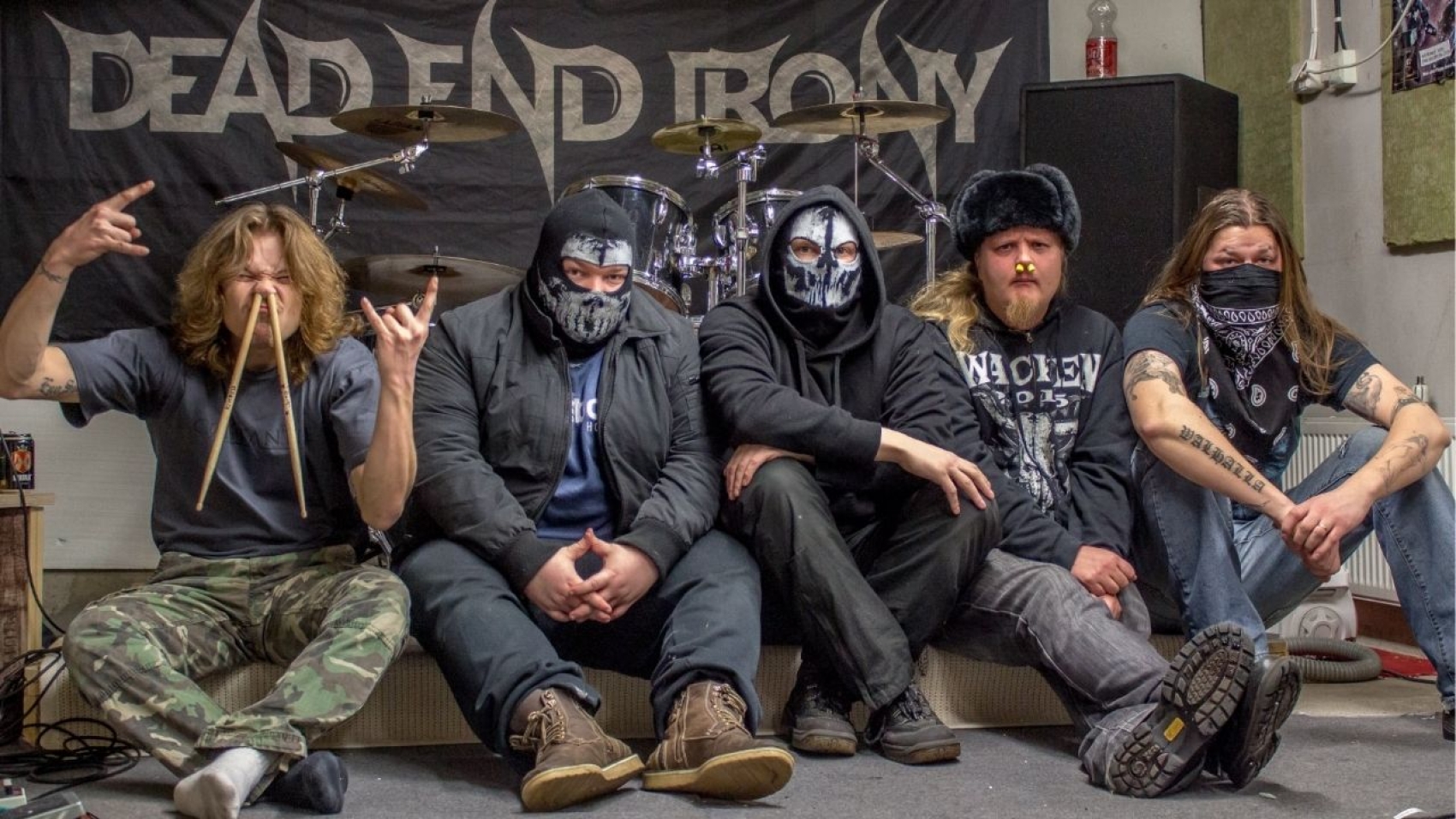 Dead End Irony debuta con 'Battles and Brotherhood'-2