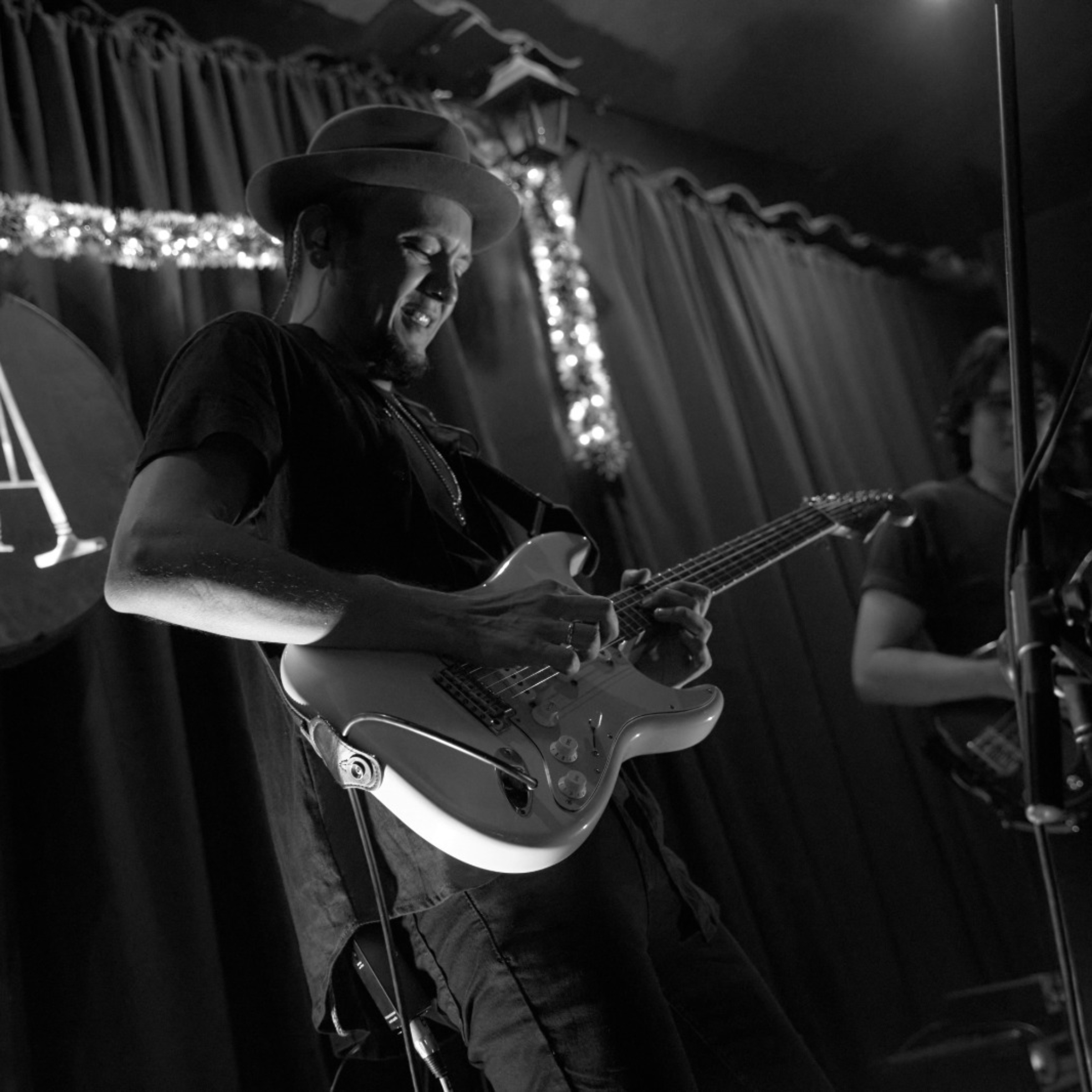 Ariel Tobo - Jet Lag (5)