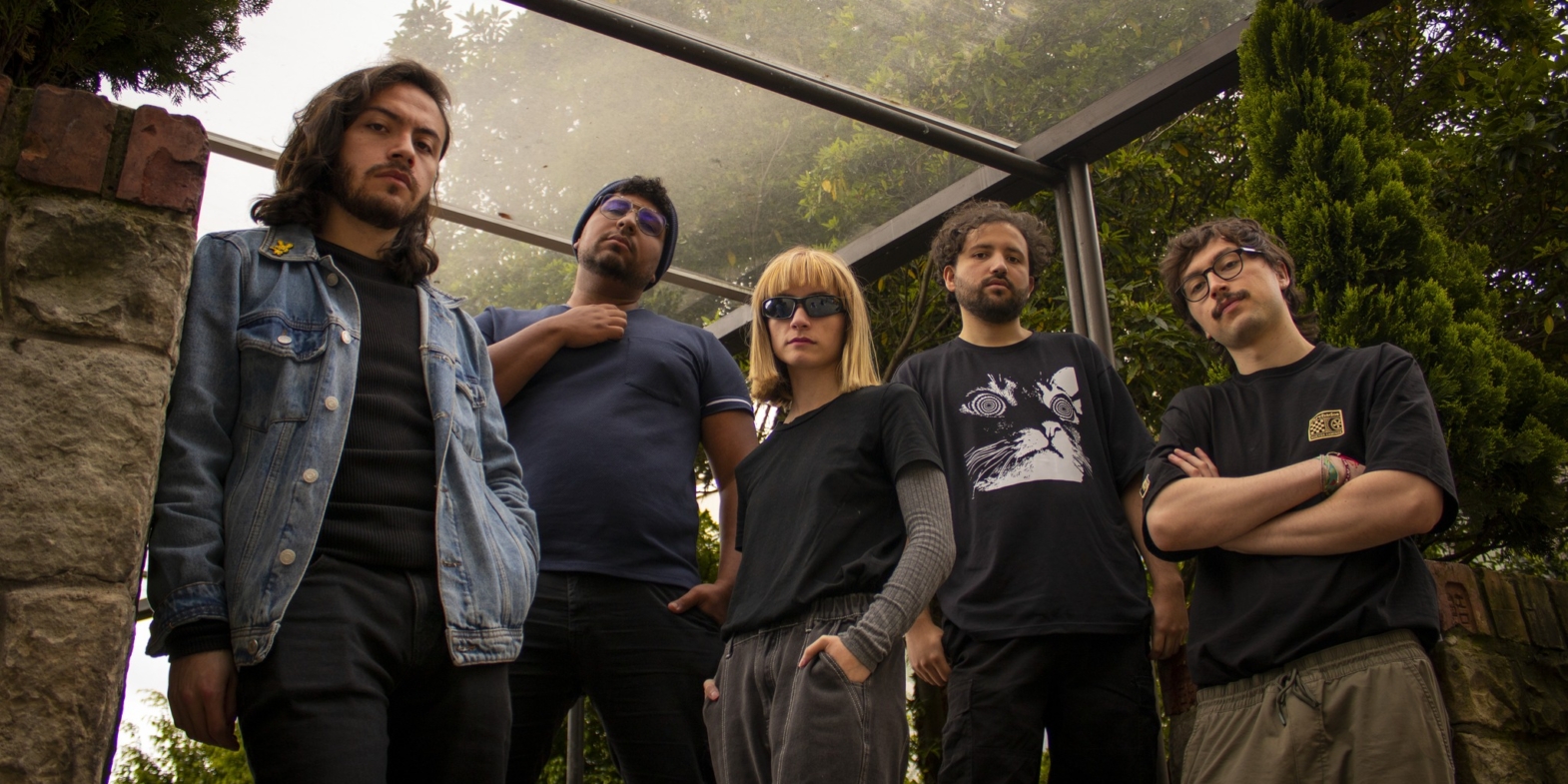 'Todo se derrumba', Deglorian