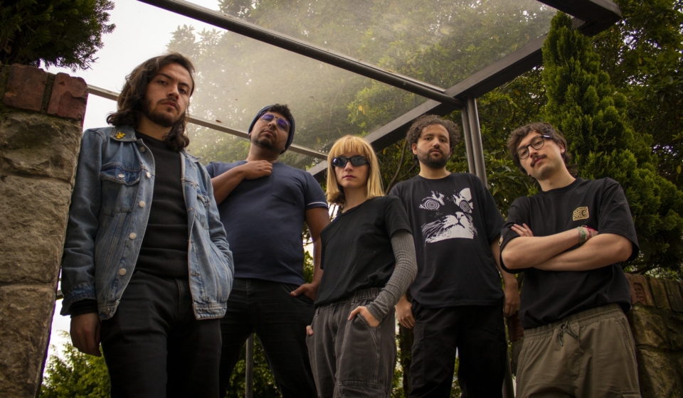 'Todo se derrumba', Deglorian