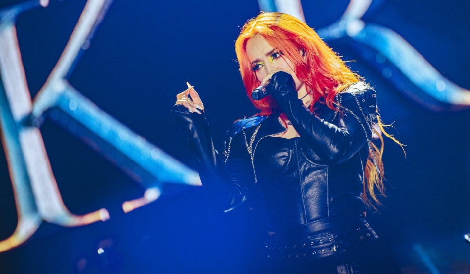 alien-roxana-restrepo-fragil-al-viento’