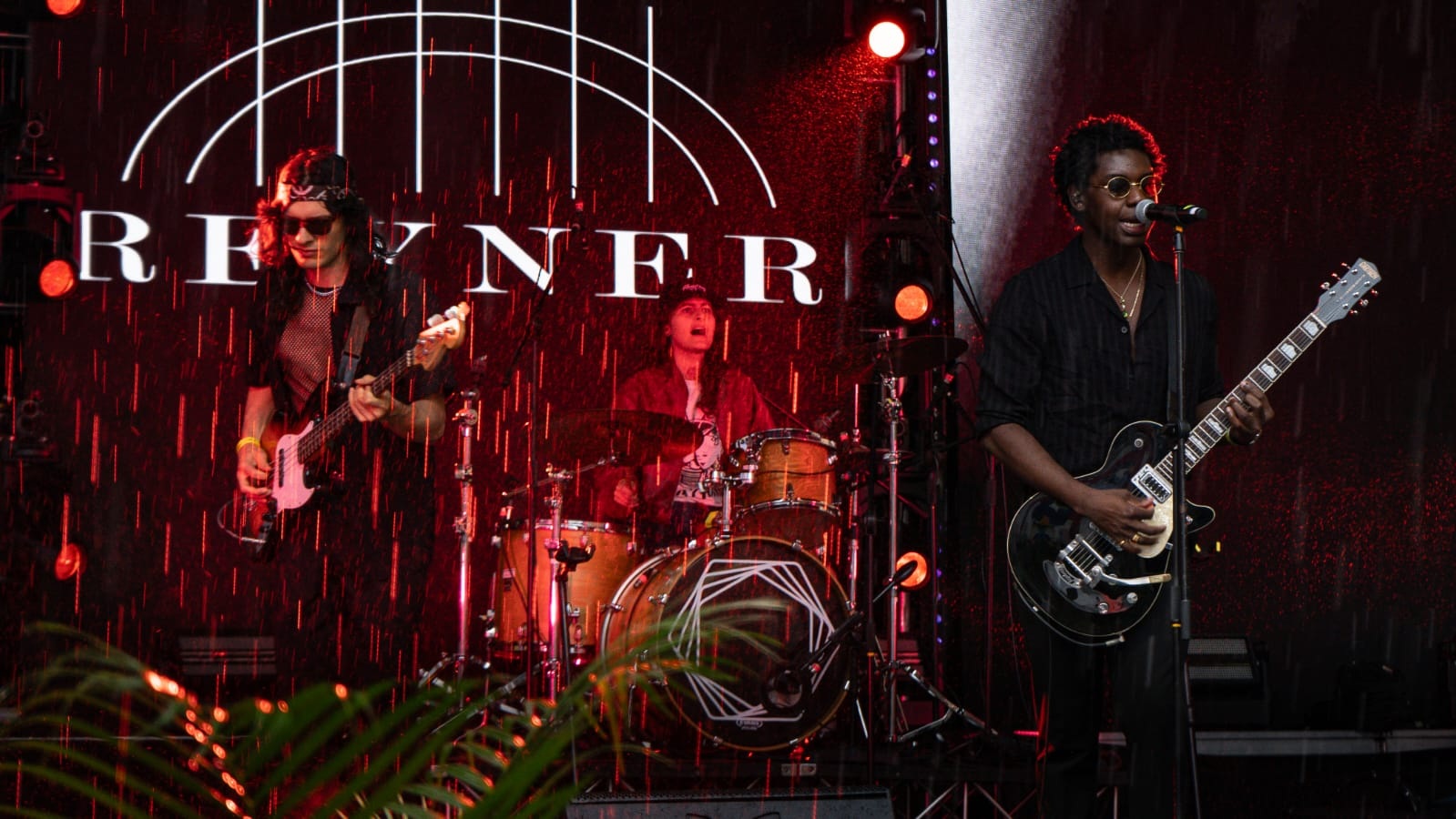 Reyner – La Divinidad (6)