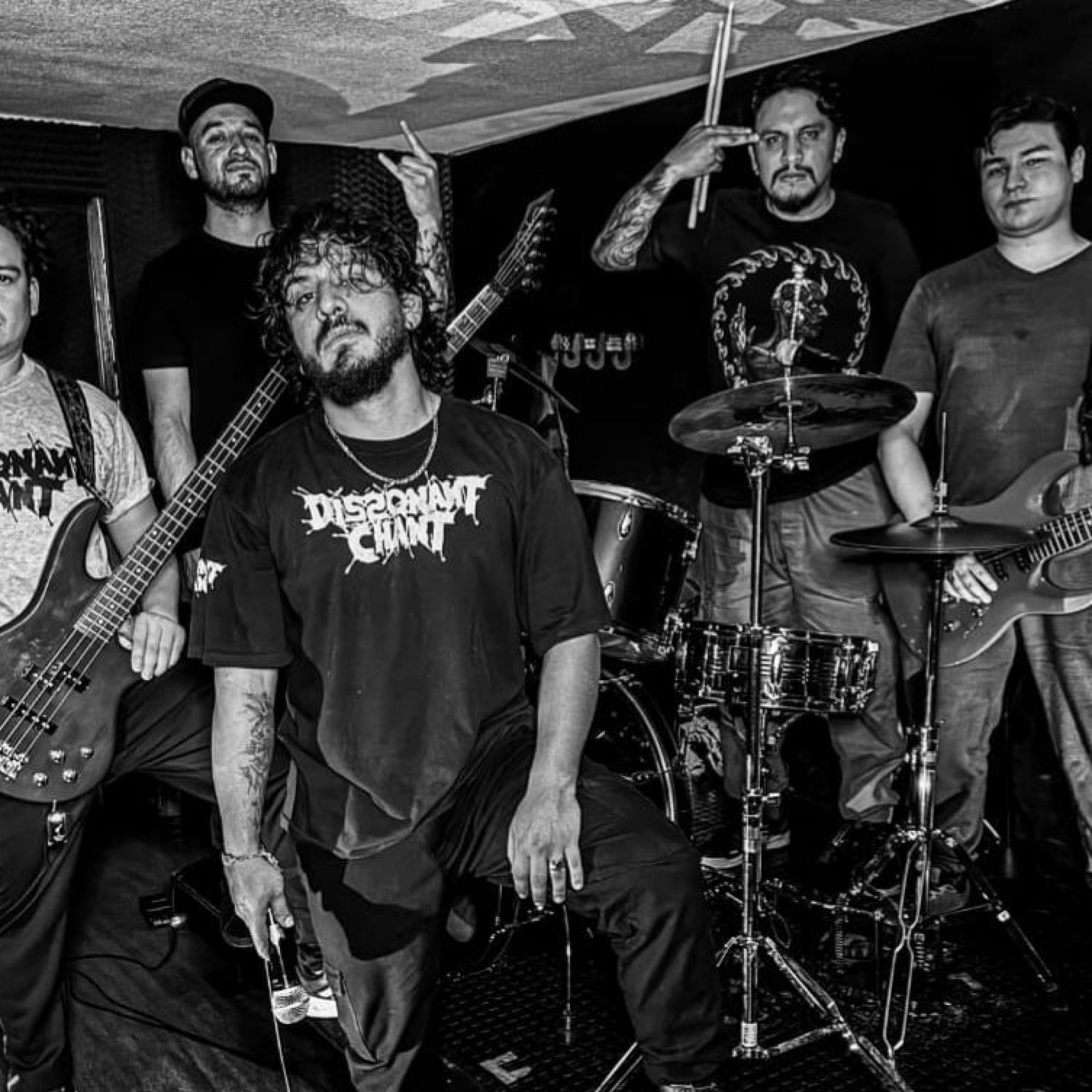 dissonant-chant-bad-blood-abuso-policial-precariedad-laboral