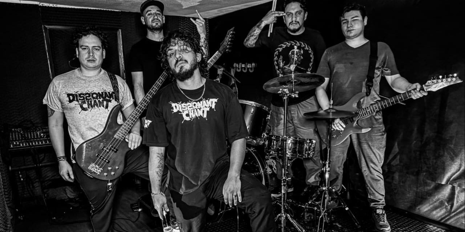dissonant-chant-bad-blood-abuso-policial-precariedad-laboral