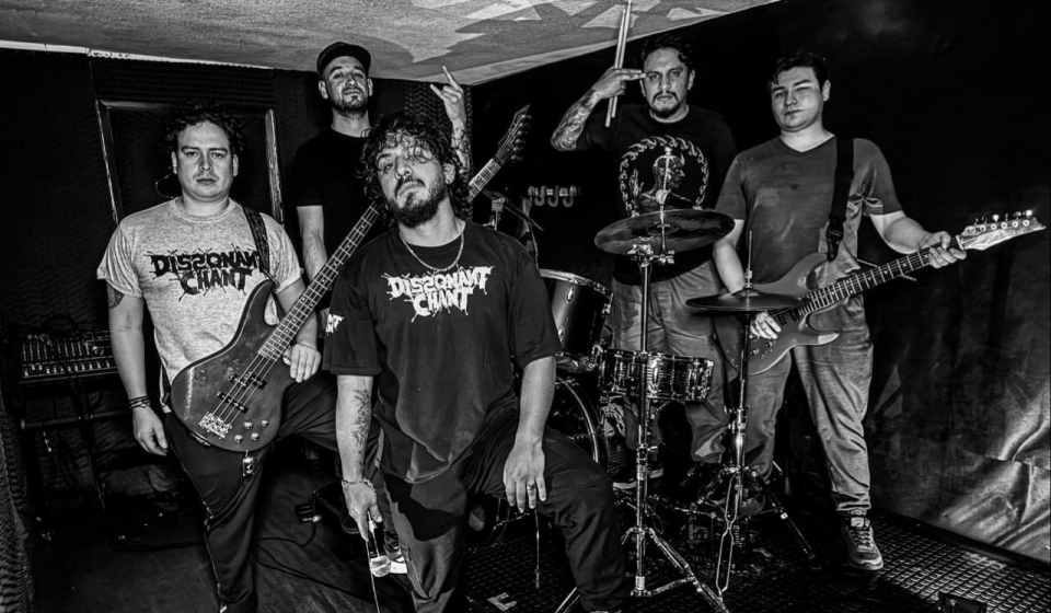 dissonant-chant-bad-blood-abuso-policial-precariedad-laboral